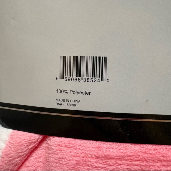 Luxurious Pink and White Sherpa Throw Blanket - Picture 3 of 8